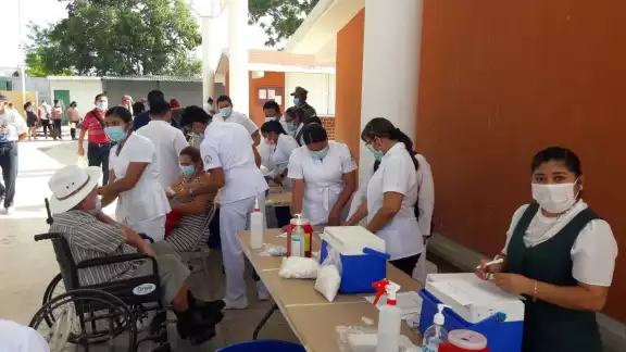 Serán tres las sedes que funcionen como módulos de vacunación en un horario de 8:00 de la mañana a 6:00 de la tarde Serán tres las sedes que funcionen como módulos de vacunación en un horario de 8:00 de la mañana a 6:00 de la tarde