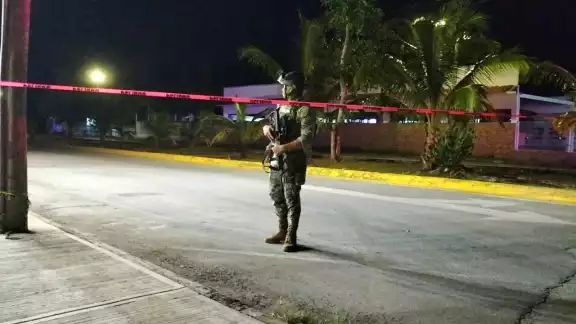 Elementos de la Marina y de la Policía Municipal resguardaban esa área. Elementos de la Marina y de la Policía Municipal resguardaban esa área.