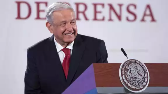 Ordena TEPJF a AMLO abstenerse de realizar expresiones de carácter electoral
Ordena TEPJF a AMLO abstenerse de realizar expresiones de carácter electoral