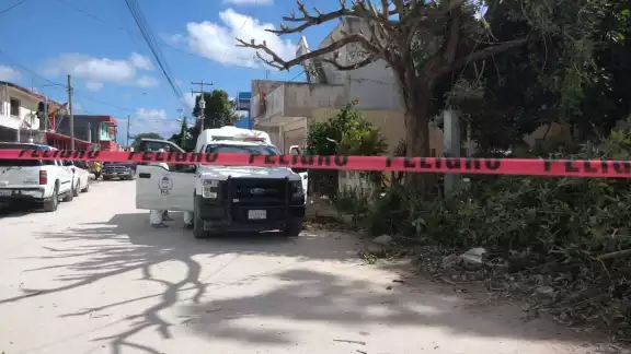 Al lugar llegaron los agentes de la Policía Quintana Roo quienes acordonaron el lugar Al lugar llegaron los agentes de la Policía Quintana Roo quienes acordonaron el lugar