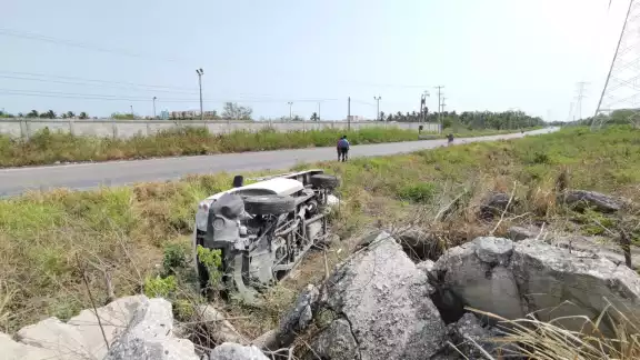 El accidente sólo quedó en daño materiales El accidente sólo quedó en daño materiales
