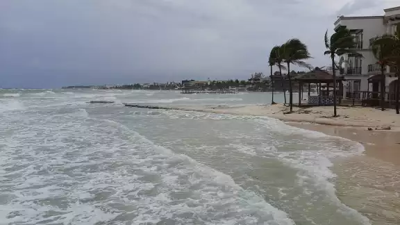 Podría tratarse del fenómeno meteorológico número 28 con nombre. Foto: Por Esto. Podría tratarse del fenómeno meteorológico número 28 con nombre. Foto: Por Esto.