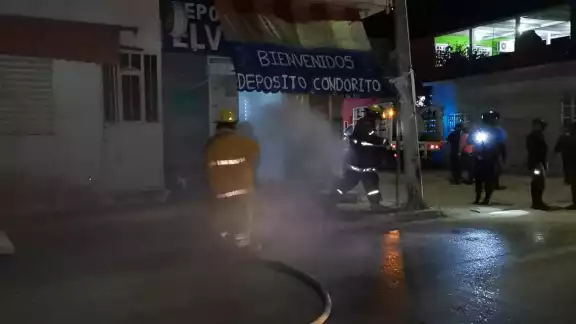 Los presuntos delincuentes dejaron un mensaje amenazante