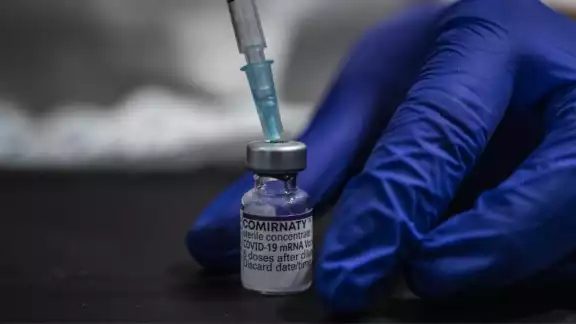 La compañía sudrafricana Afrigen logró la primera vacuna contra COVID-19 en África, con tecnología de los ácidos ribonucleicos mensajeros (ARNm) a partir de los mismos datos científicos con los que se diseñó la de Moderna