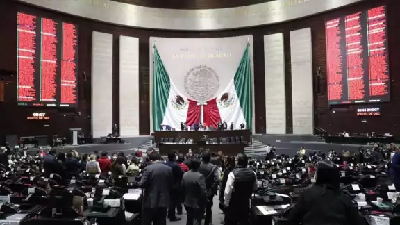 El dictamen fue avalado con 274 votos a favor de Morena, PT y Verde; y 220 en contra del PAN, PRI, PRD y MC; es enviado al Senado