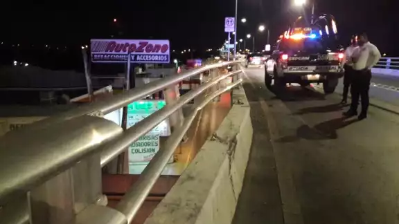 Tras el incidente, el conductor dejó abandonada la camioneta en una calle
