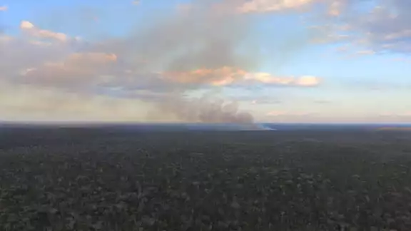 La columna de humo provocada por el incendio, alertó a habitantes de Bacalar, que dieron aviso a las autoridades del siniestro La columna de humo provocada por el incendio, alertó a habitantes de Bacalar, que dieron aviso a las autoridades del siniestro