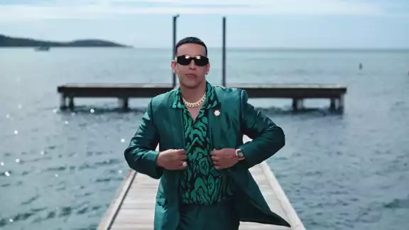 Daddy Yankee anuncia su despedida desde Puerto Rico con el evento "La Meta"
Daddy Yankee anuncia su despedida desde Puerto Rico con el evento "La Meta"