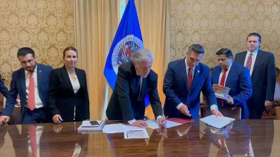 Alejandro Moreno se reúne con Luis Almagro en la Organización de Estados Americanos
