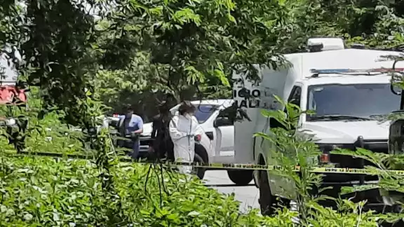 Hallan a hombre sin vida en la autopista Cancún-Mérida Hallan a hombre sin vida en la autopista Cancún-Mérida