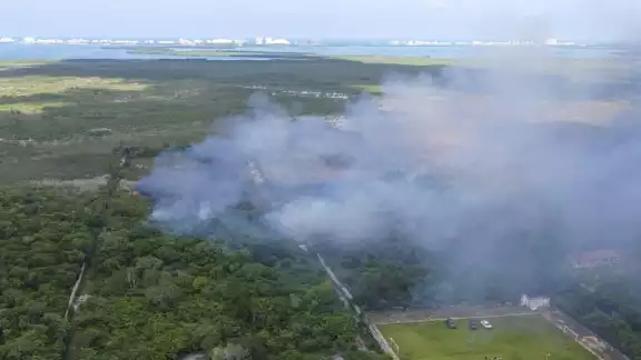 No se conocen las causas que originaron el fuego; las labores para sofocarlo continuarán hoy No se conocen las causas que originaron el fuego; las labores para sofocarlo continuarán hoy