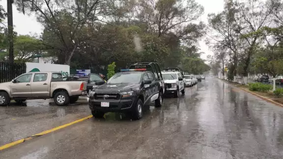 Dos patrullas llegaron al plantel ubicado en Playa Norte, en Ciudad del Carmen Dos patrullas llegaron al plantel ubicado en Playa Norte, en Ciudad del Carmen