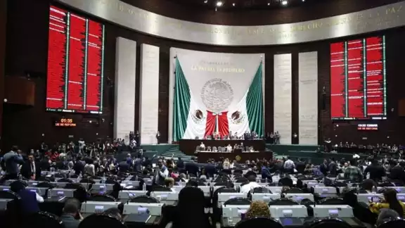 El dictamen está programado para ser aprobado, con las modificaciones hechas en el Senado, en la Comisión de Puntos Constitucionales este miércoles El dictamen está programado para ser aprobado, con las modificaciones hechas en el Senado, en la Comisión de Puntos Constitucionales este miércoles