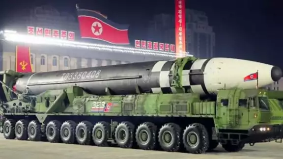 Corea del Norte prueba un nuevo dron submarino capaz de generar un "tsunami radiactivo superpoderoso" Corea del Norte prueba un nuevo dron submarino capaz de generar un "tsunami radiactivo superpoderoso"