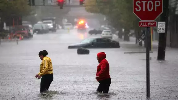 Fuertes lluvias dejan múltiples inundaciones en Nueva York Fuertes lluvias dejan múltiples inundaciones en Nueva York