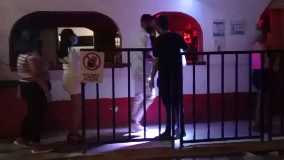 Ya sancionaron a 60 negocios por exceder el aforo de personas Ya sancionaron a 60 negocios por exceder el aforo de personas