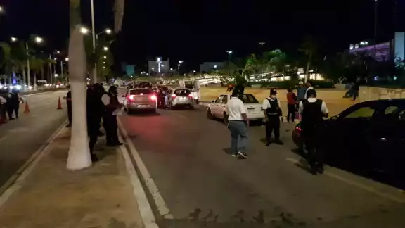Las autoridades exhortaron a la ciudadanía en general a tomar sus debidas precauciones y no exceder los límites de velocidad Las autoridades exhortaron a la ciudadanía en general a tomar sus debidas precauciones y no exceder los límites de velocidad