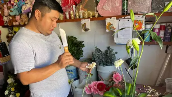 El comerciante pronostica que los precios aumentarán. El comerciante pronostica que los precios aumentarán.