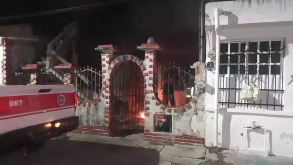 De acuerdo con los vecinos hace un par de meses los residentes fueron atacados a balazos De acuerdo con los vecinos hace un par de meses los residentes fueron atacados a balazos