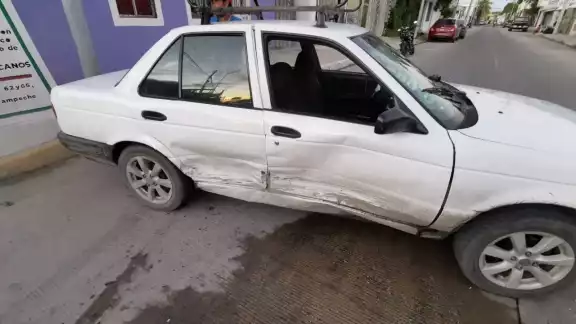El percance ocasionó que se bloqueará la circulación en la avenida. El percance ocasionó que se bloqueará la circulación en la avenida.