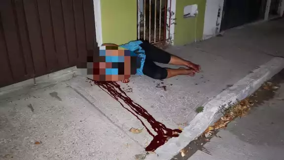 La mujer fue atendida por paramédicos La mujer fue atendida por paramédicos