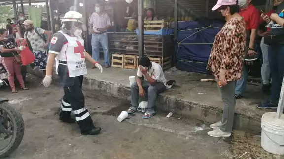 El hombre había visto antes a sus agresores en las cercanías del mercado, pero no logró identificarlos El hombre había visto antes a sus agresores en las cercanías del mercado, pero no logró identificarlos