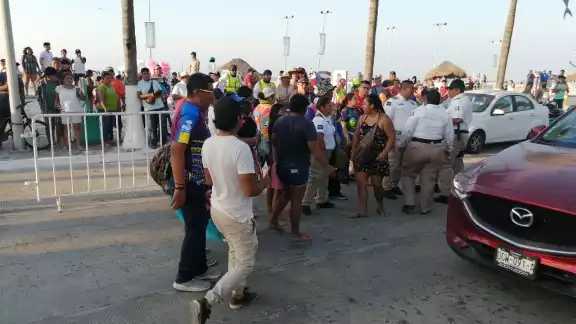La pelea fue protagonizada por las personas que apoyaban a los atletas La pelea fue protagonizada por las personas que apoyaban a los atletas