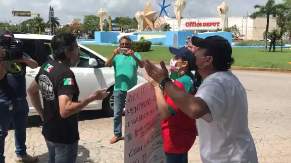 Aspectos de la protesta Anti-AMLO en Cancún