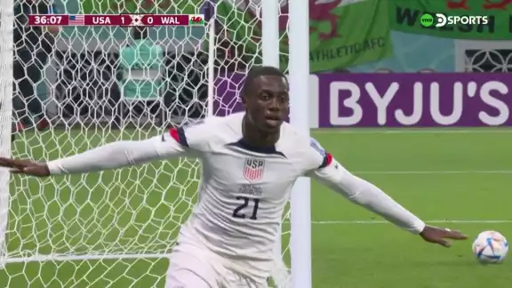 George Weah, en primera fila para el partido de Inglaterra contra Estados Unidos