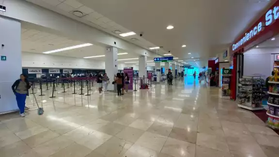 El aeropuerto de Mérida luce prácticamente vacío este sábado El aeropuerto de Mérida luce prácticamente vacío este sábado