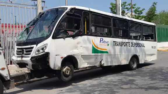 Solamente se registraron graves daños en el autobús Solamente se registraron graves daños en el autobús