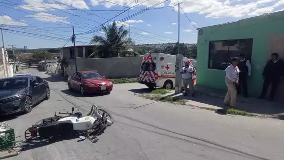 Paramédicos de la Cruz Roja Mexicana auxiliaron al lesionado Paramédicos de la Cruz Roja Mexicana auxiliaron al lesionado