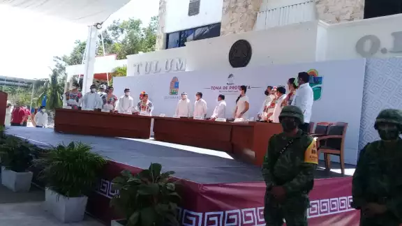 Los nuevos concejales llegaron ataviados de sus ternos y guayaberas a la toma de protesta