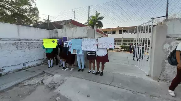 En el caso del CBTIS 9, el prefecto acusado de acoso sigue laborando en el plantel En el caso del CBTIS 9, el prefecto acusado de acoso sigue laborando en el plantel