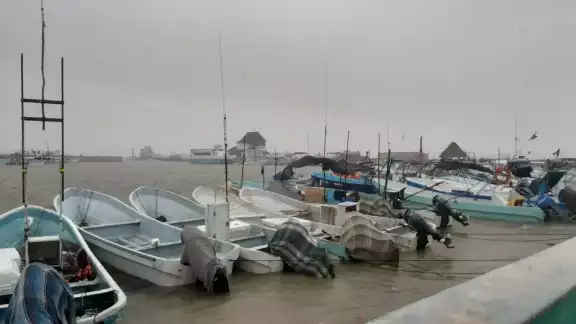 Los navíos se mantuvieron anclados, ya que las condiciones climáticas impidieron que salieran a capturar escama