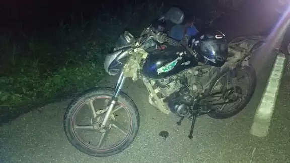 Los motociclistas sufrieron heridas menores