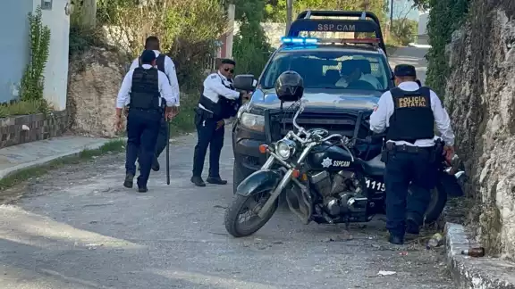 El fuego se originó por una fogata que se extendió hasta el auto