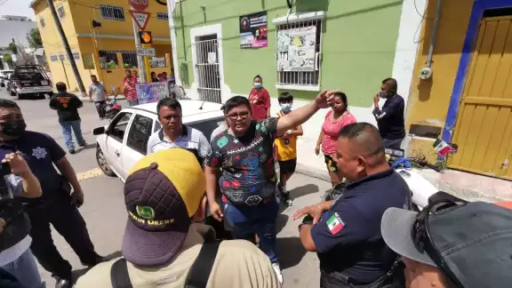 Ambos se disculparon y retiraron del lugar Ambos se disculparon y retiraron del lugar