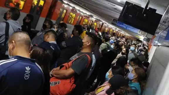 El tramo Tasqueña a San Antonio Abad está fuera de servicio, por lo que cientos de usuarios están siendo afectados en sus traslados El tramo Tasqueña a San Antonio Abad está fuera de servicio, por lo que cientos de usuarios están siendo afectados en sus traslados