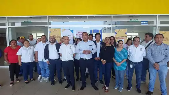 El sindicato de trabajadores se sumaron a las protestas en la Unacar El sindicato de trabajadores se sumaron a las protestas en la Unacar