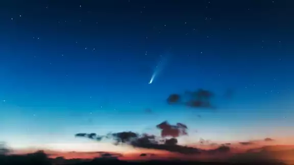 El cometa verde por primera vez en 50 mil años pasa cerca de la tierra El cometa verde por primera vez en 50 mil años pasa cerca de la tierra