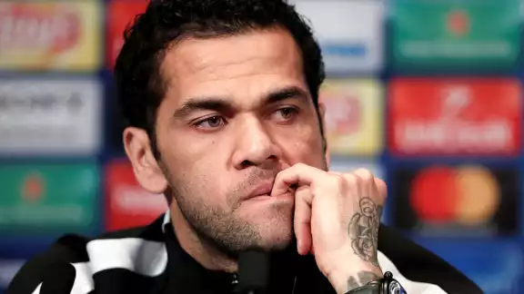 Rumores aseguran que Dani Alves se quitó la vida dentro de la cárcel Rumores aseguran que Dani Alves se quitó la vida dentro de la cárcel