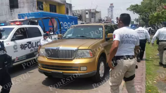 Los tres colombianos fueron detenidos a bordo de una camioneta de lujo