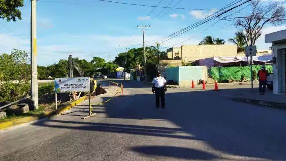 Tránsito de Cancún no informó sobre la fecha u hora de finalización del cierre parcial de la Avenida Chac Mool