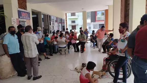 Trabajadores toman instalaciones del Palacio Municipal Trabajadores toman instalaciones del Palacio Municipal