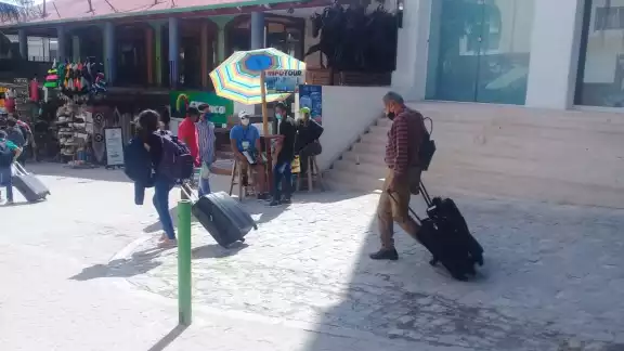 La terminal marítima de Playa del Carmen lució con poco flujo de visitantes nacionales La terminal marítima de Playa del Carmen lució con poco flujo de visitantes nacionales