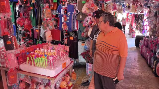 Carnaval reduce ventas del Día del Amor en mercado de Carmen