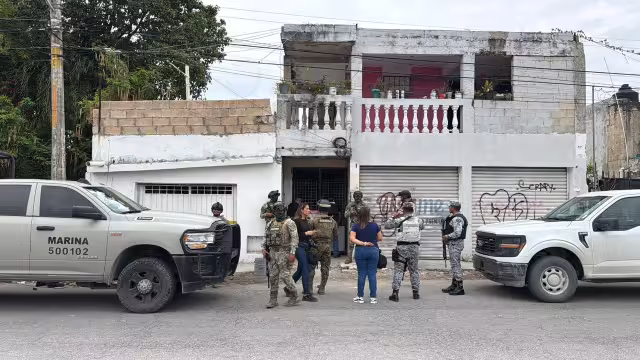 Catean un domicilio en la SM 233 de Cancún por presunto delito de narcomenudeo