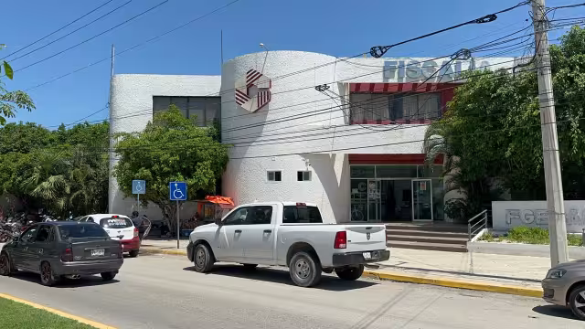 Trabajador murió al ser aplastado por maquinaria en obra sobre la carretera Escárcega–Champotón.