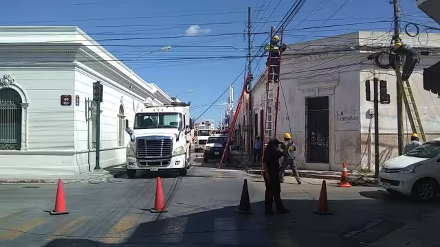 La CFE se encuentra trabajando en el lugar para restablecer el servicio
